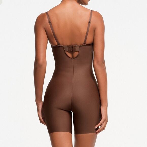 SKIMS Mid Thigh Bodysuit - Picture 2 of 7